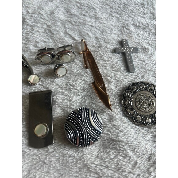 Vintage money clips, tie tacks etc - Picture 3 of 3